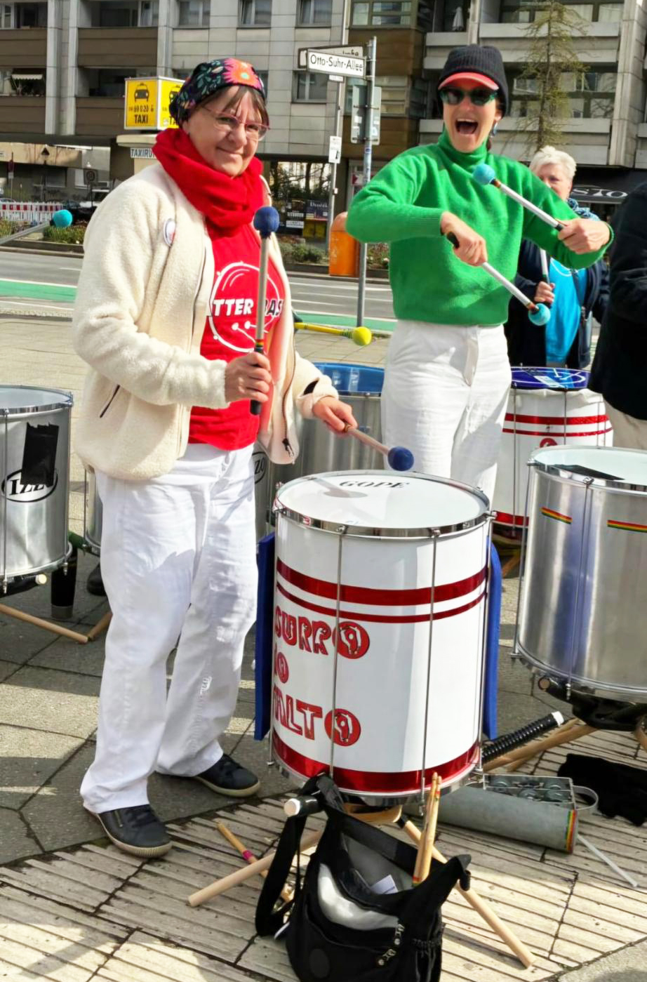 Trommeln in Berlin, die Sambaband Satter Bass
